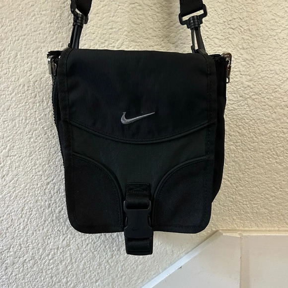 Vintage Nike 2003 2 in 1 reversible crossbody bag excellent condition black/grey - Picture 13 of 14